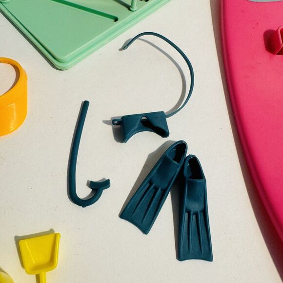 Vintage Barbie Surf N Shop Accessories Surfboards Rack Snorkle Visor Lot 1 - Picture 3 of 10